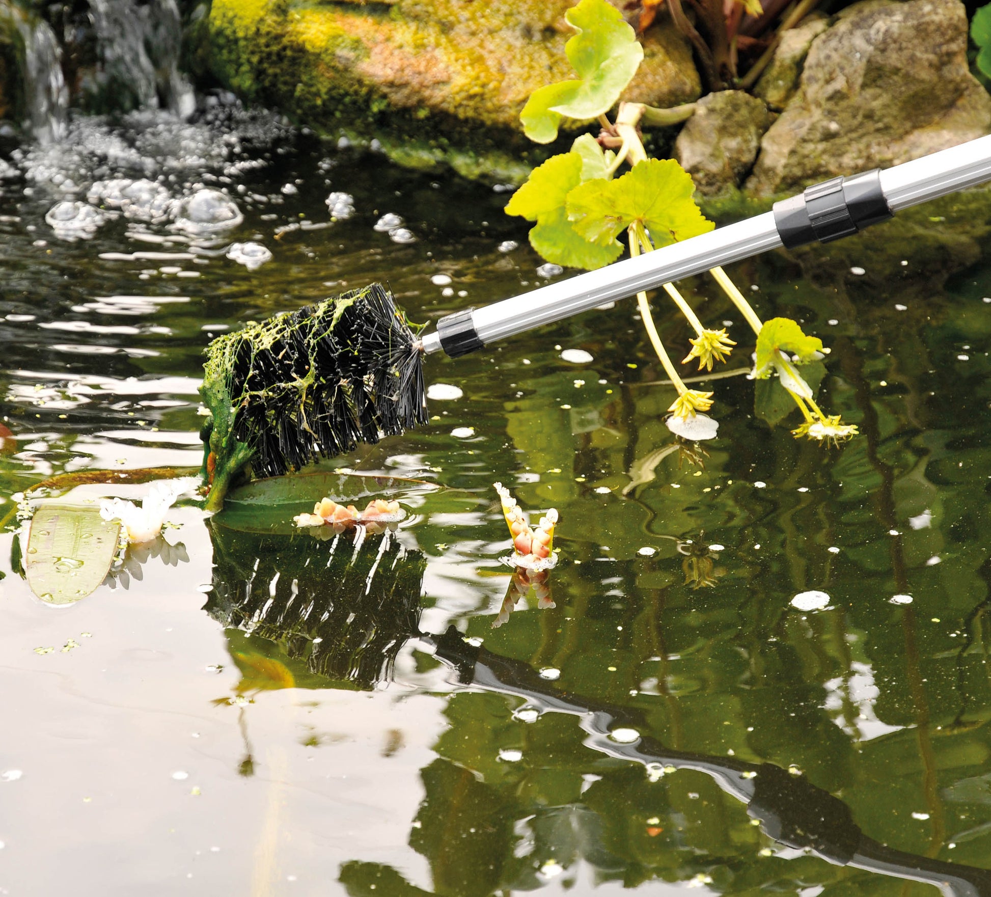 Hozelock Extendable Blanket Weed Brush